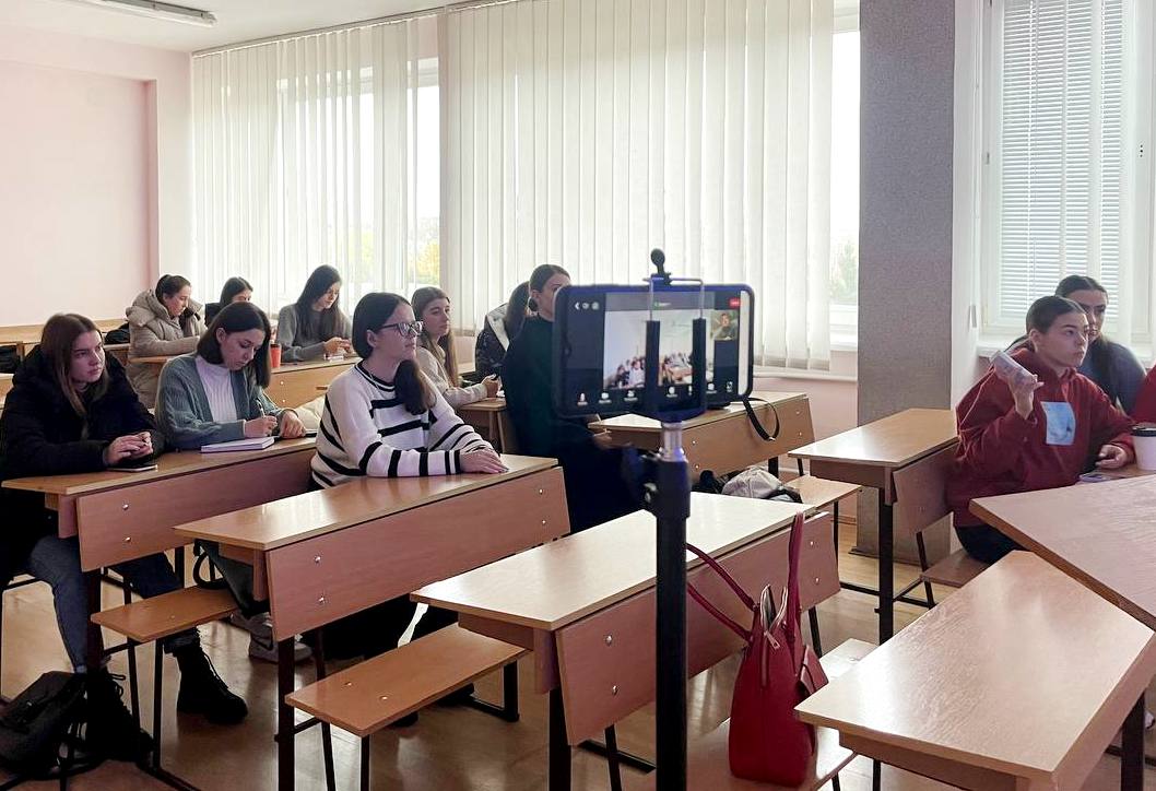 Студенти-журналісти під час зустрічі з Максимом Мельником